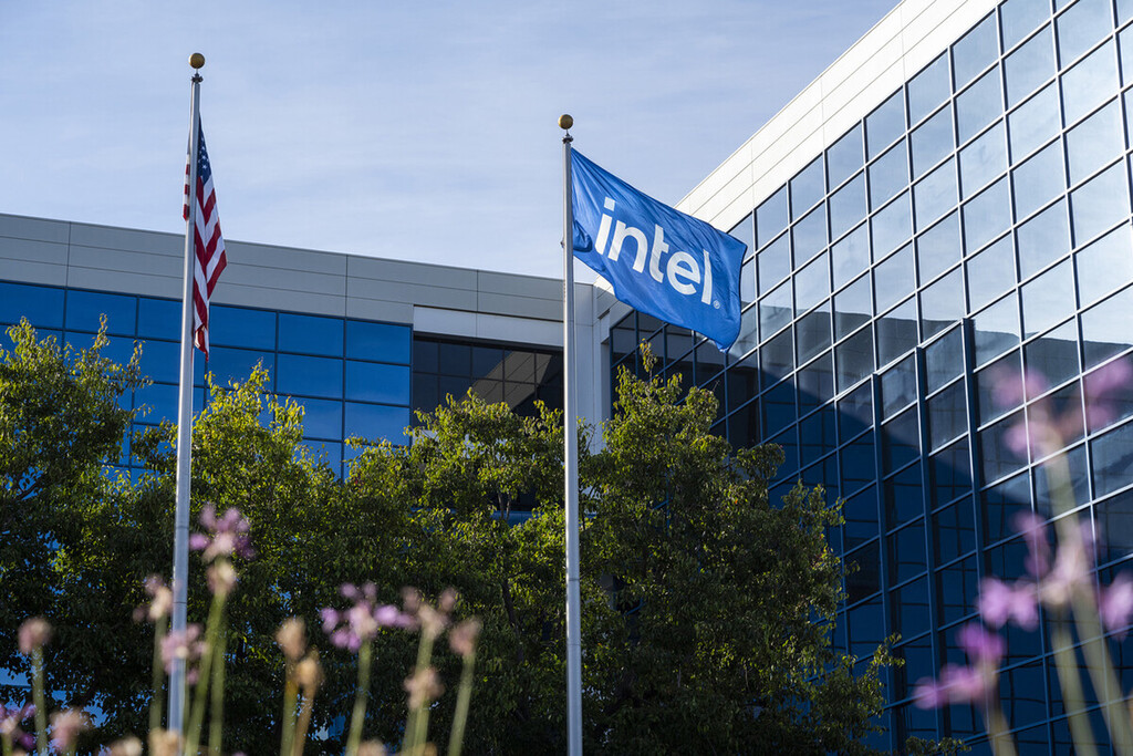 Llevamos más de tres años oyendo que Intel se plantea vender sus fábricas de chips. Ahora esto es más probable que nunca